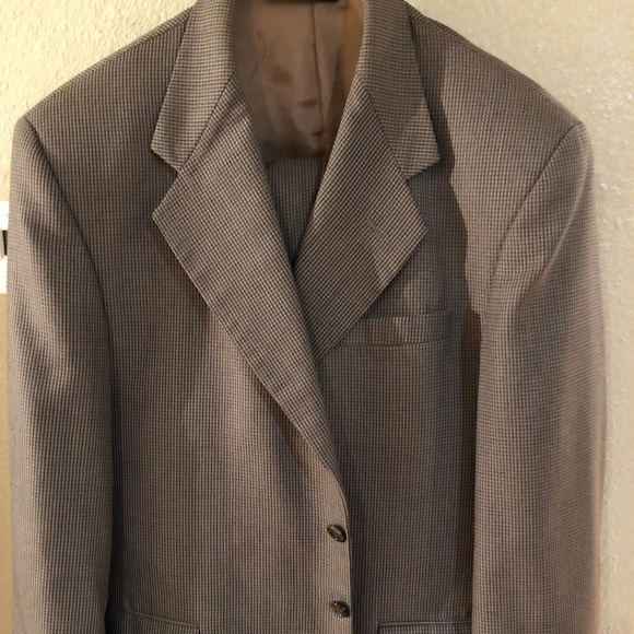 Men’s houndstooth suit